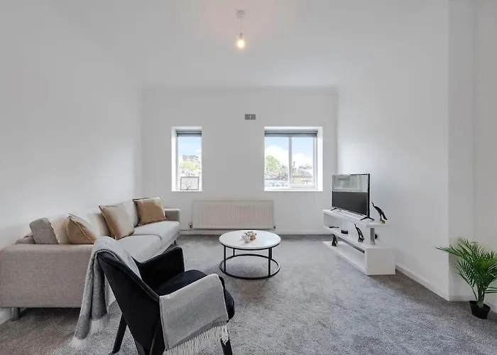 Luxury 3 Bedroom Apartment Near Hyde Park