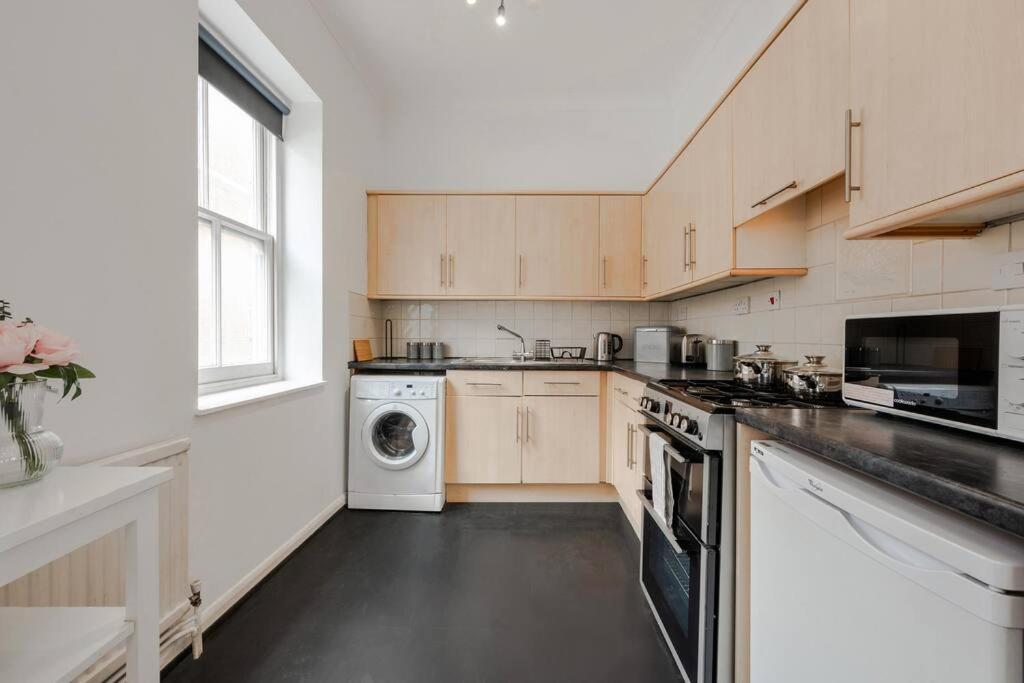 Luxury 3 Bedroom Near Hyde Park